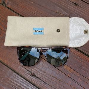 TOMS sandala sunglasses